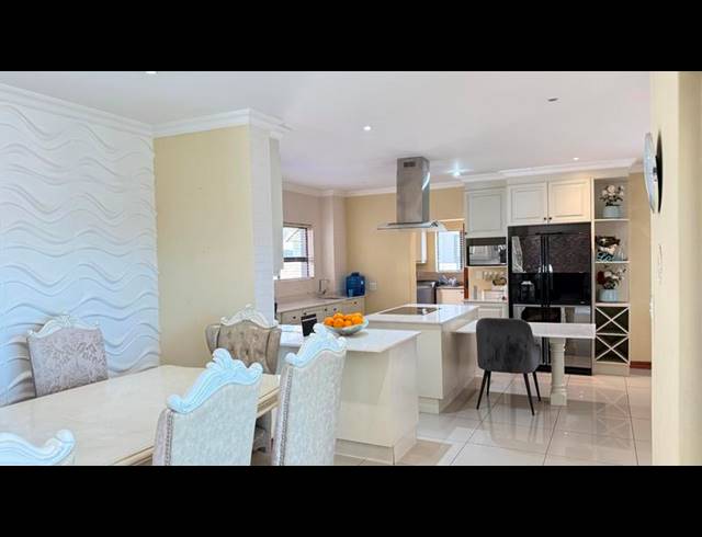 5 BEDROOM HOUSE FOR SALE IN BLUE VALLEY GOLF ESTATE